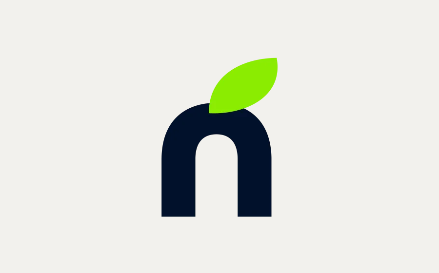 Símbolo Nutralise, a letra n com a folha verde, em azul-marinho sobre fundo claro