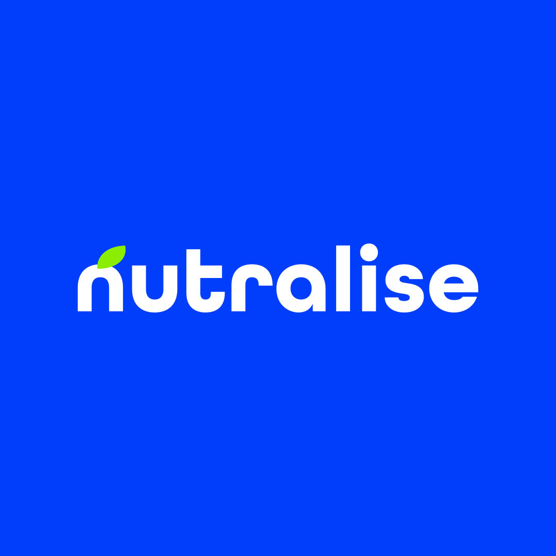 Logotipo Nutralise branco sobre fundo quadrado azul